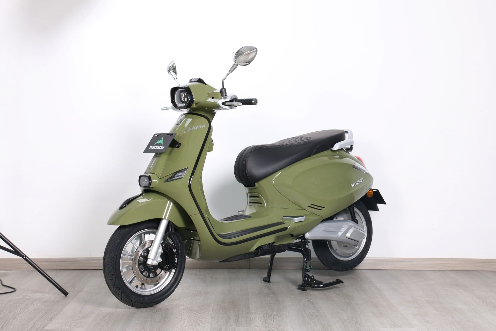 Wedison Athena electric motorcycle available for rent through Werigo in Bali — main product photo