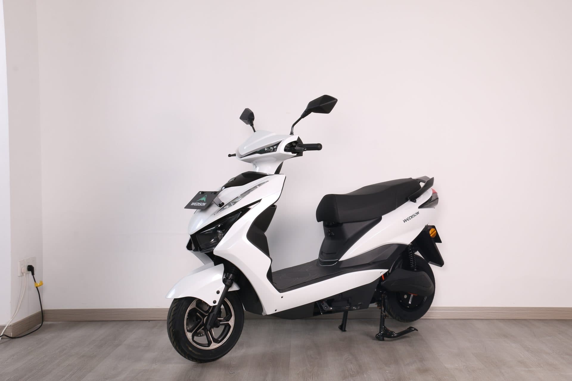 Wedison Bees electric scooter available for rent through Werigo in Bali — main product photo